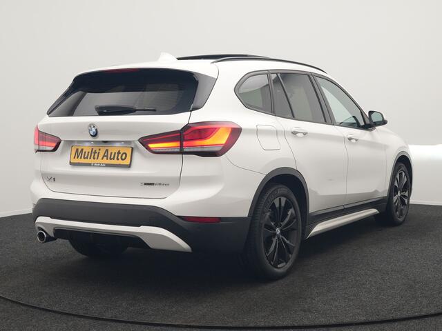 BMW X1 xDrive25e Sportline PHEV 221pk Dealer O.H | Trekhaak Afn. | Panodak | Head Up | Camera | Harman / Kardon | Sportstoelen Memory & Verwarmd | Keyless | Apple Carplay | BMW LED | Sfeerverlichting | Navigatie | DAB | 18" L.M | Plug In Hybrid |
