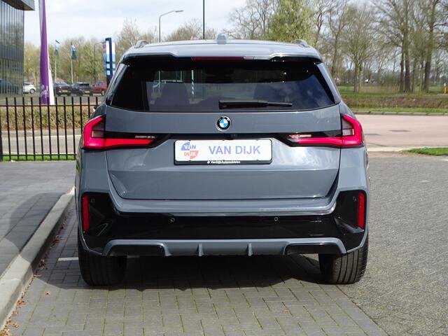 BMW X1 sDrive20i M Sport Pano.Dak Head-Up Harman/Kardon 360 Camera Park-Plus Leder Driving Ass. Adaptief M-onderstel 19"LM Velgen
