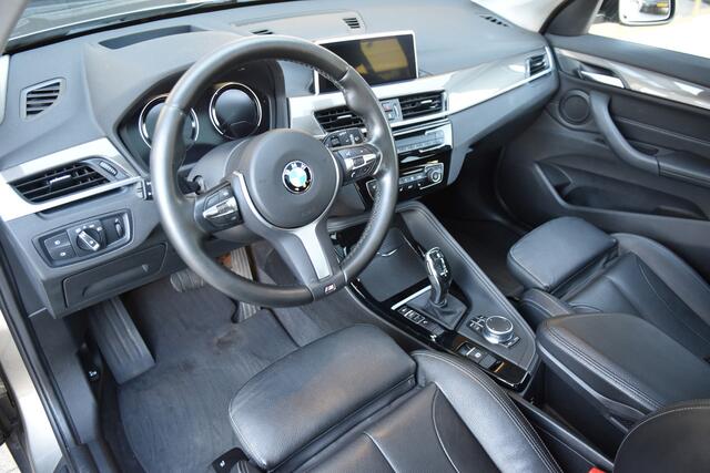 BMW X1 sDrive20i Orange Edition II * Sportstoelen * Panoramadak * Head-up * Trekhaak *