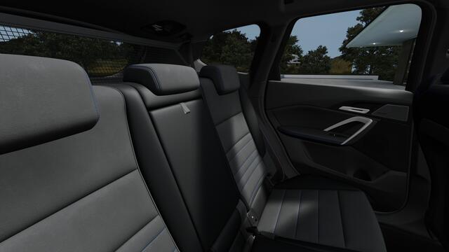 BMW X1 sDrive20i High Executive M Sport Automaat / Panoramadak / Trekhaak / Sportstoelen / M Adaptief onderstel / Comfort Access / Parking Assistant Plus / Head-Up / Stuurverwarming