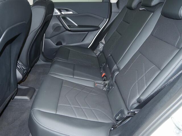 BMW X1 xDrive30e | 20" | Trekhaak | Actief zetel | 360 cam | Harman/kardon