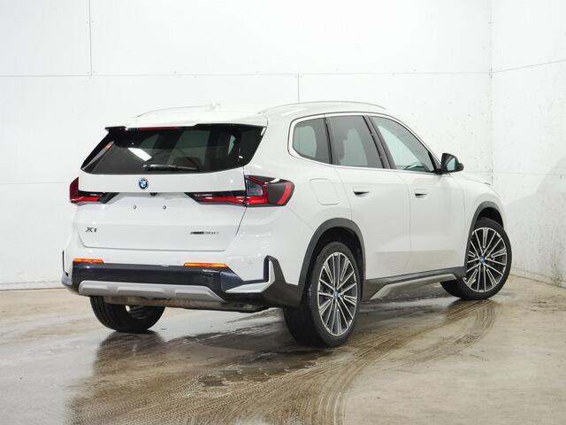 BMW X1 xDrive30e | 20" | Trekhaak | Actief zetel | 360 cam | Harman/kardon