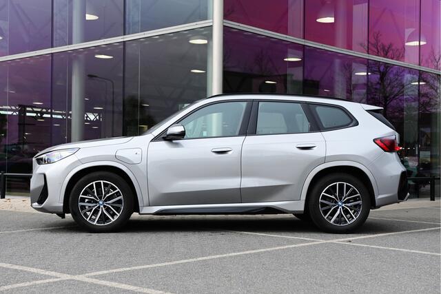 BMW X1 xDrive25e M Sport Automaat / Sportstoelen / M Adaptief onderstel / Comfort Access / Achteruitrijcamera / Adaptieve LED / Stoelverwarming