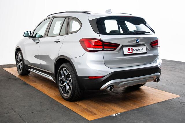 BMW X1 sDrive20i xLine - Trekhaak - Panoramadak - Head up - Cruise control - Sportstoelen - Hifi - Park Assistant - Elektrische achterklep - Armsteun voor - Multifunctioneel stuurwiel - Elektrisch verwarmde voorstoelen -