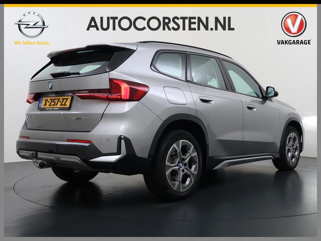BMW X1 xDrive25e 4WD Hybride 245pk AUT-7 Leder Trekhaak LED Adap.Cruise Camera Navi Sportstoelen Dual-Ecc ParkAssist PDC Apple Carplay Android Lmv Elek.Achterklep ConnectDrive Isofix DAB Led Regen-Lichtsensor Lane Assist Wifi AWD 1.700KG Trekgewicht 1e Eigenaar 