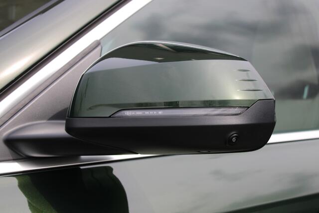 BMW X1 sDrive20i High Executive xLine Automaat / Trekhaak / Panoramadak / Sportstoelen / Adaptieve LED / Head-Up / Harman-Kardon /