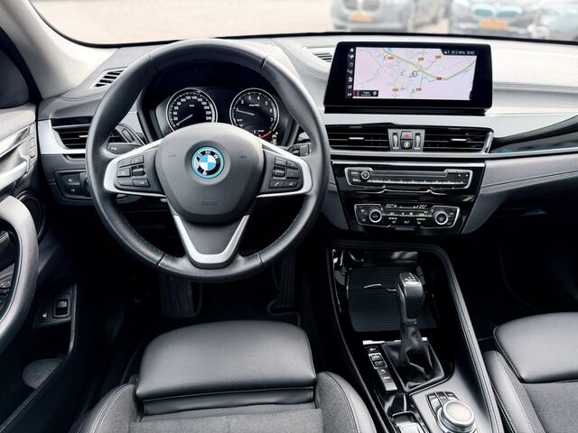 BMW X1 xDrive25e Executive Sport Line Panoramadak Navi Plus Head-Up Display Achteruitrijcamera LED Stoelverwarming