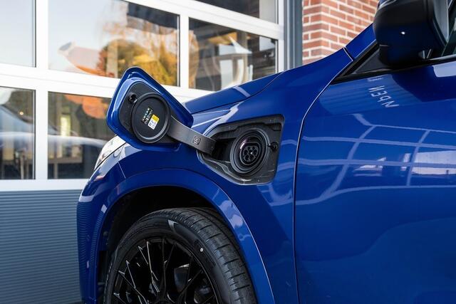 BMW X1 xDrive30e M Sport | Maxton | Trekhaak | Driving Ass. Plus | Comfort Access | Adaptief M onderstel | Sportstoelen | 20 Inch |