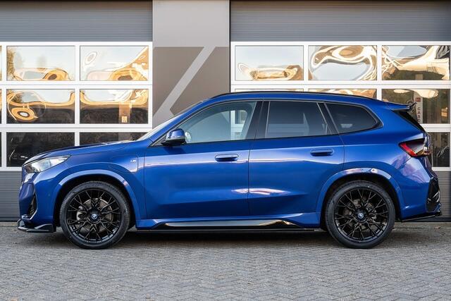 BMW X1 xDrive30e M Sport | Maxton | Trekhaak | Driving Ass. Plus | Comfort Access | Adaptief M onderstel | Sportstoelen | 20 Inch |