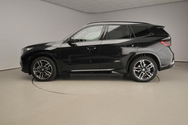 BMW X1 xDrive25e M-Sportpakket / Trekhaak / Sportstoelen / Getint glas / Harman-Kardon / Head-up / Alu wielen 19 inch