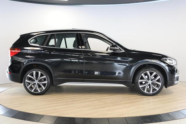 BMW X1 sDrive18i High Executive | Schuif-open dak | X-LINE | Leer | DAB+ | 19''