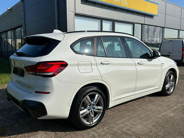 BMW X1 xDrive25e M Sport | M pakket | Afneembare Trekhaak | Sportstoelen | Stoelverwarming | Elek. verstelbare stoel met geheugen | Elektrische achterklep | Driving Assistant Plus
