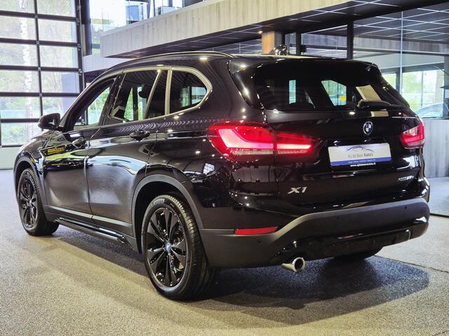 BMW X1 xDrive25e High Executive Sportline | Black edtion | HUD | Camera | Carplay