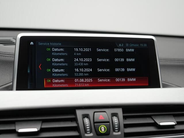 BMW X1 xDrive25e M Sport PHEV 221pk Dealer O.H. | Camera | Sportstoelen & Stuur Verwarmd | Sfeerverlichting | Cruise Control | Navigatie | DAB | 19"L.M | Plug In Hybrid |