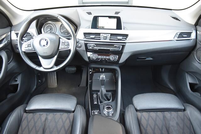 BMW X1 xDrive20i Executive * Trekhaak * Sportstoelen * Achteruitrijcamera * Comforttoegang *