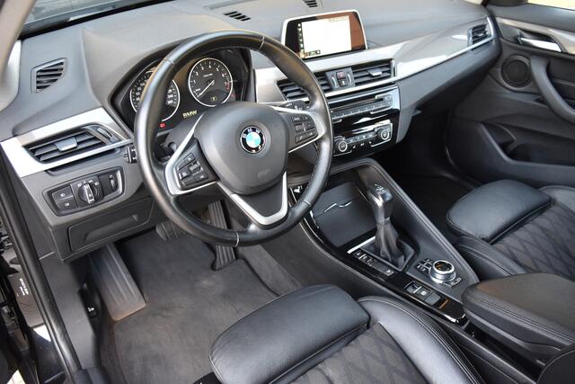 BMW X1 xDrive20i Executive * Trekhaak * Sportstoelen * Achteruitrijcamera * Comforttoegang *