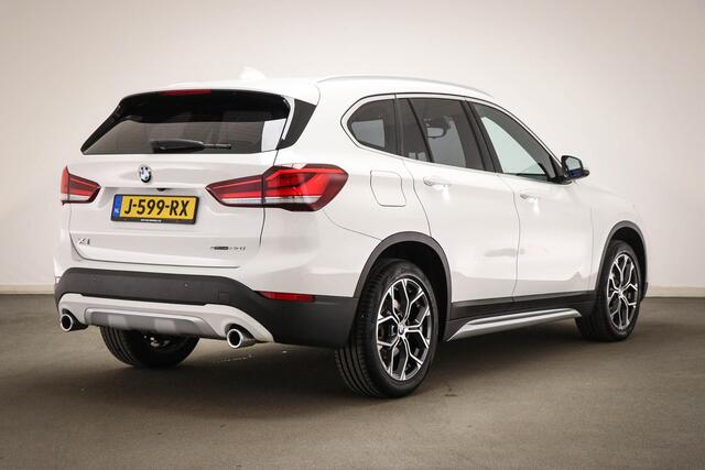 BMW X1 sDrive20i VDL Nedcar Edition | AUDIO MEDIA / PARKING PACK | HEAD UP | VERWARMDE SPORTSTOELEN | DAB | APPLE | DRAADLOZE LADER | CAMERA
