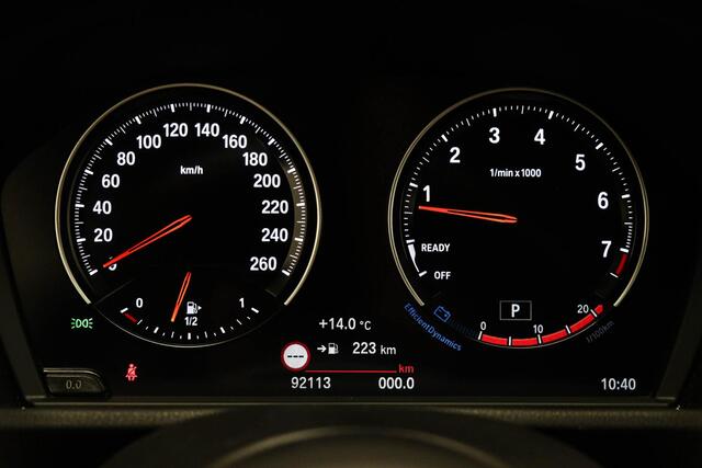 BMW X1 sDrive20i VDL Nedcar Edition | AUDIO MEDIA / PARKING PACK | HEAD UP | VERWARMDE SPORTSTOELEN | DAB | APPLE | DRAADLOZE LADER | CAMERA