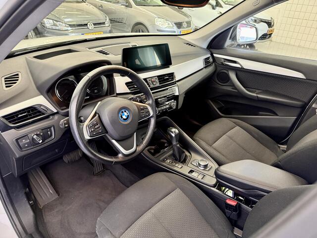 BMW X1 xDrive25e High Executive Carplay / HUD / Adaptive Cruise / Elektr achterklep