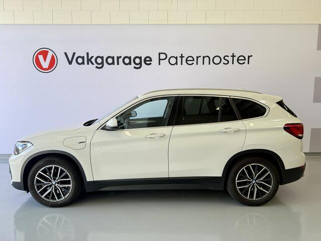 BMW X1 xDrive25e High Executive Carplay / HUD / Adaptive Cruise / Elektr achterklep