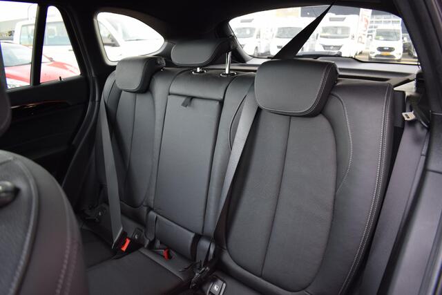 BMW X1 sDrive18i High Executive | Trekhaak | Pano | Leer | Stoelverwarming