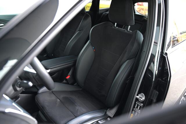 BMW X1 xDrive25e M Sport Automaat / Trekhaak / Sportstoelen / M Adaptief onderstel / Achteruitrijcamera / Getint Glas
