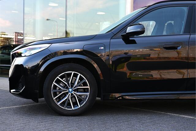 BMW X1 xDrive25e M Sport Automaat / Trekhaak / Sportstoelen / M Adaptief onderstel / Achteruitrijcamera / Getint Glas