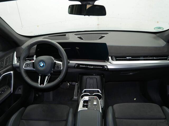 BMW X1 xDrive30e | M-Sport Pro | Head up | Trekhaak | Co Pilot | Elek. stoelverst. | Stoel + stuurverw. SpaGroen