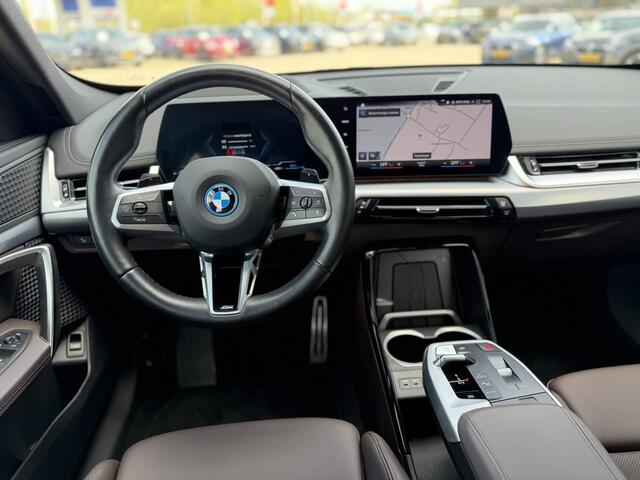 BMW X1 xDrive25e M Sport Head-Up Display Keyless Entry 19 Inch 360 Gr. Camera Carplay Leder Tot 89 KM elektrisch (WLTP)!