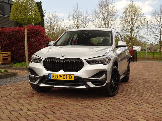 BMW X1 xDrive20i | 4x4 | Carplay | HUD | Trekhk | Camera | 1e Eig. | Ad.Cruise | Dealeronderhouden!