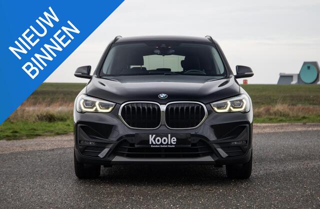 BMW X1 xDrive25e Executive X CAMERA / CARPLAY / HEAD UP DISPLAY / LEDER / LED / CRUISE CONTROLE / STOELVERWARMING