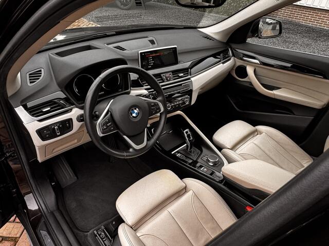 BMW X1 sDrive20i X-line | Head-Up | Stuurverwarming! | Stoelverw | Nav | Leer | Camera!