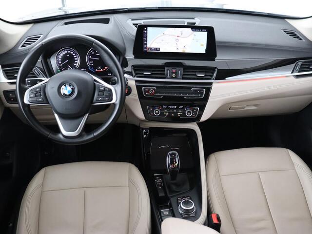 BMW X1 sDrive20i Business Edition Plus | Leder | Head-Up | Stoelverwarming | Trekhaak | Camera | Sfeerverlichting | Navigatie | X Line | Full LED | DAB | Cruise control | Parkeerhulp | Bluetooth