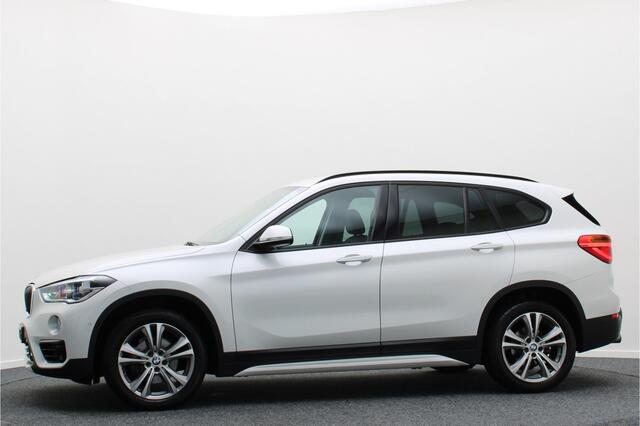 BMW X1 sDrive18i High Executive Automaat LED, Head-Up, Climate, Cruise, Navigatie, Stoelverw., Trekhaak, 18''