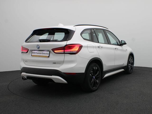 BMW X1 xDrive25e Sportline | Sportstoelen | Park Distance Control Achter | LED-koplampen | Navigatiesysteem | 18''