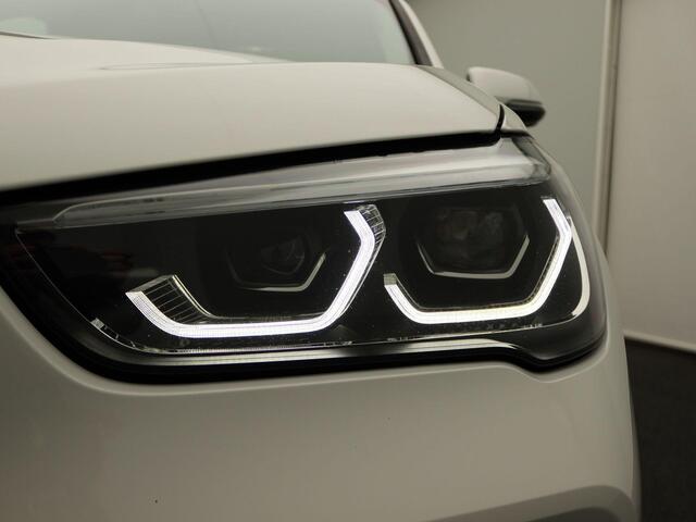 BMW X1 xDrive25e Sportline | Sportstoelen | Park Distance Control Achter | LED-koplampen | Navigatiesysteem | 18''