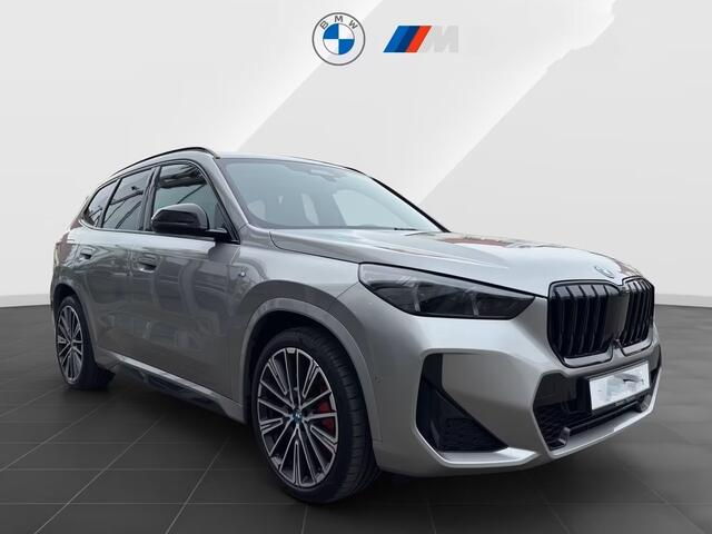 BMW X1 xDrive30e M-SPORT PRO ** LED, M-SPORTST, PANORAMA, TREKH, 20-inch LMV, HuD, ACC ** 1e EIG - ZEER EXCL ** ** INFORMEER OOK NAAR ONZE AANTREKKELIJKE FINANCIAL-LEASE TARIEVEN **