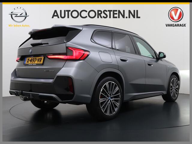 BMW X1 xDrive30e AUT-7 327pk 4WD Leer Pano-Dak/Hef-Dak Sport-Stoel+Elektr.+Geheugen+Verwarmd M-Sport-Pro +M-Exterieur+M-Interieur+M-Remmen Elektr.Wegklapbare-Trekhaak Harman-Kardon Adaptive-LED Live-Cockpit-Pro Driving assist plus Head-up displayShadow Luxury Li