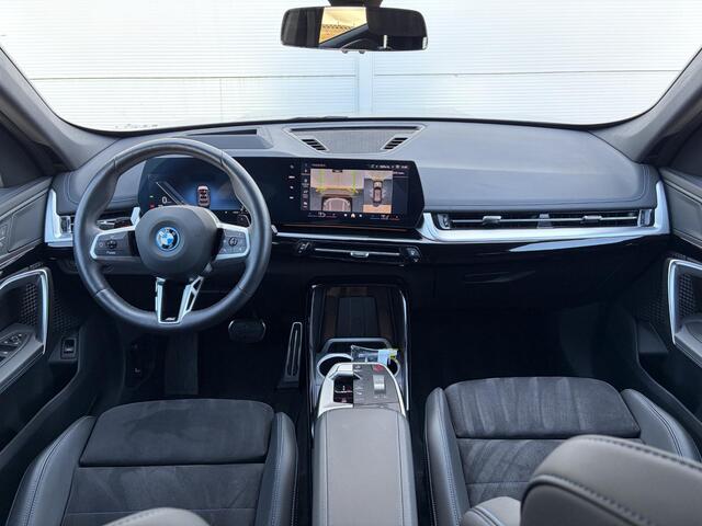 BMW X1 xDrive25e M-Sport Automaat / Trekhaak elektrisch uitklapbaar ( 1700 kg ) / Innovation pack / Voorstoelen verwarmd /