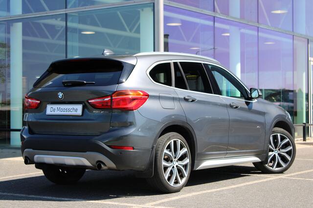 BMW X1 xDrive20i xLine Automaat / Trekhaak / Panoramadak / Comfort Access / Achteruitrijcamera / Stoelverwarming / Active Cruise Control