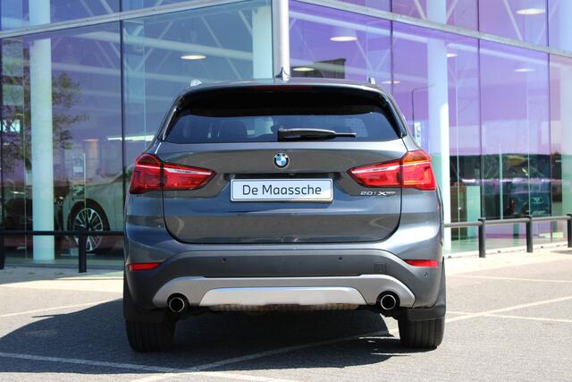 BMW X1 xDrive20i xLine Automaat / Trekhaak / Panoramadak / Comfort Access / Achteruitrijcamera / Stoelverwarming / Active Cruise Control