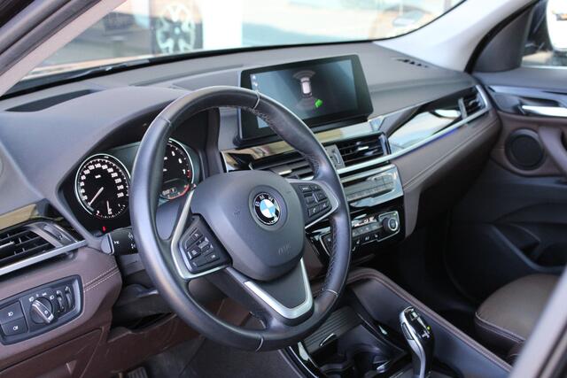 BMW X1 sDrive20i High Executive xLine Automaat / Sportstoelen / Cruise Control / LED / Head-Up / Stoelverwarming