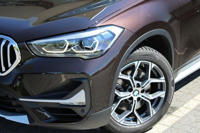 BMW X1 sDrive20i High Executive xLine Automaat / Sportstoelen / Cruise Control / LED / Head-Up / Stoelverwarming
