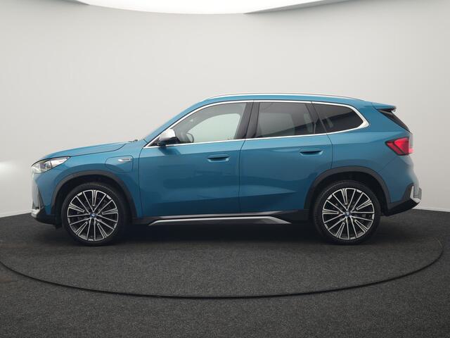 BMW X1 xDrive30e X Line PHEV 327pk Dealer O.H. | Camera | Lederen Sportstoelen & Stuur Verwarmd | Sfeerverlichting | Apple Carplay | Blis | Keyless | Navigatie | DAB | Cruise Control | 20"L.M | Plug In Hybrid |
