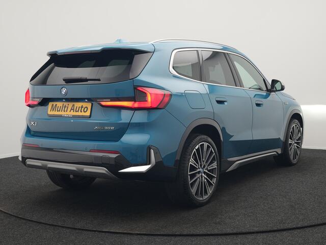 BMW X1 xDrive30e X Line PHEV 327pk Dealer O.H. | Camera | Lederen Sportstoelen & Stuur Verwarmd | Sfeerverlichting | Apple Carplay | Blis | Keyless | Navigatie | DAB | Cruise Control | 20"L.M | Plug In Hybrid |