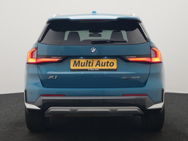 BMW X1 xDrive30e X Line PHEV 327pk Dealer O.H. | Camera | Lederen Sportstoelen & Stuur Verwarmd | Sfeerverlichting | Apple Carplay | Blis | Keyless | Navigatie | DAB | Cruise Control | 20"L.M | Plug In Hybrid |