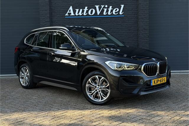 BMW X1 xDrive25e | Panodak | Camera | Sportstoelen | LED | Elektrische klep | NAVI