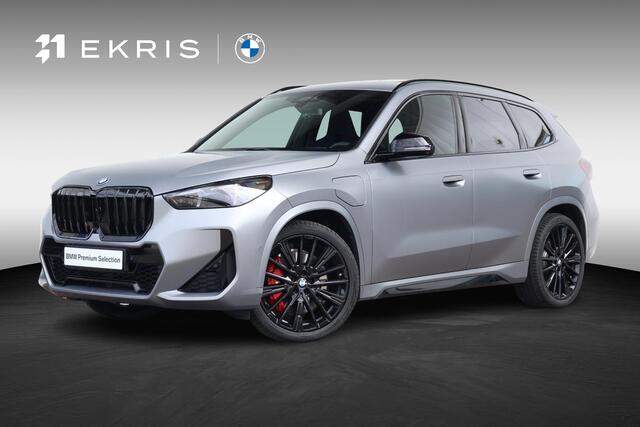 BMW X1 xDrive30e | Sport Pakket Pro | Pano Dak | M-Sportstoelen | Harman Kardon | Driving Assistant Professional | 20'' LM | Elektr. Verstelbare Voorstoelen | Head-Up |