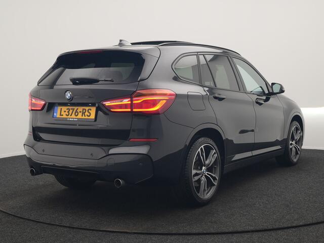 BMW X1 xDrive20i M Sport 192pk Dealer O.H. | Panodak | Adaptive Cruise | Head Up | Camera | Harman / Kardon | Alcantara Sportstoelen Verwarmd | Navigatie | 19"L.M | LED Koplampen |