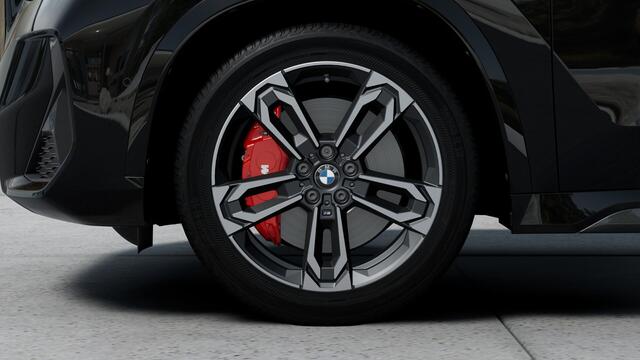 BMW X1 xDrive25e M Sport Automaat / Panoramadak / Trekhaak / Sportstoelen / M Adaptief onderstel / Head-Up / Parking Assistant Plus / Comfort Access